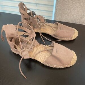 Forever 21 Mocassins Strappy Flat Sandals Shoes 6 Ankle Straps brown boho preppy